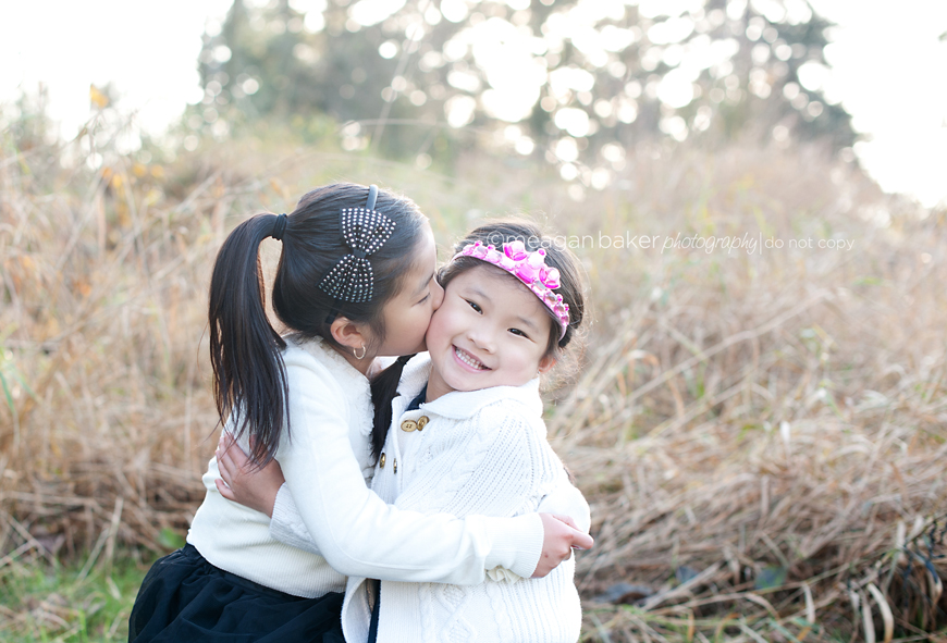 sister photos, little girls laughing, langley child photographer, langley family photographer, abbotsford family photographer, vancouver child photographer