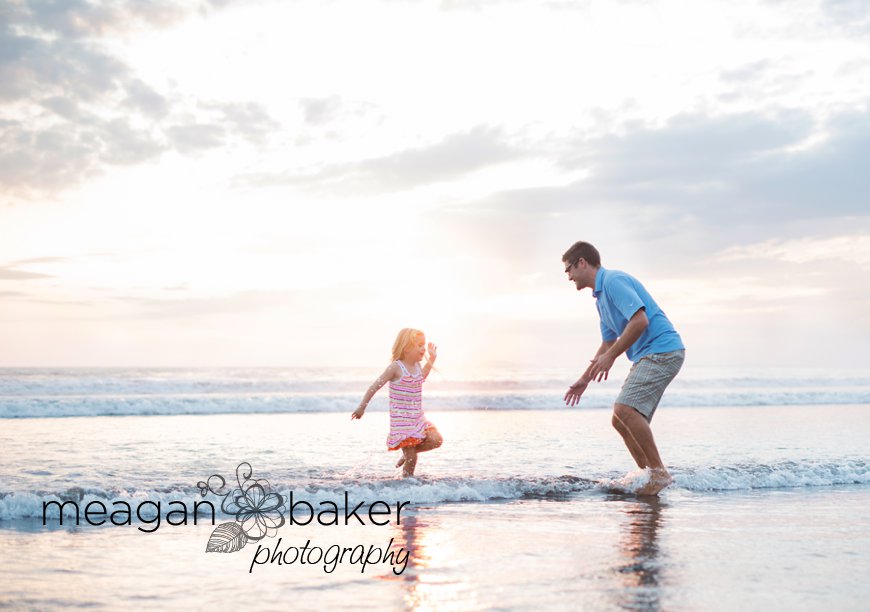 vancouver child photographer, candid beach photography, dad and daughter photos