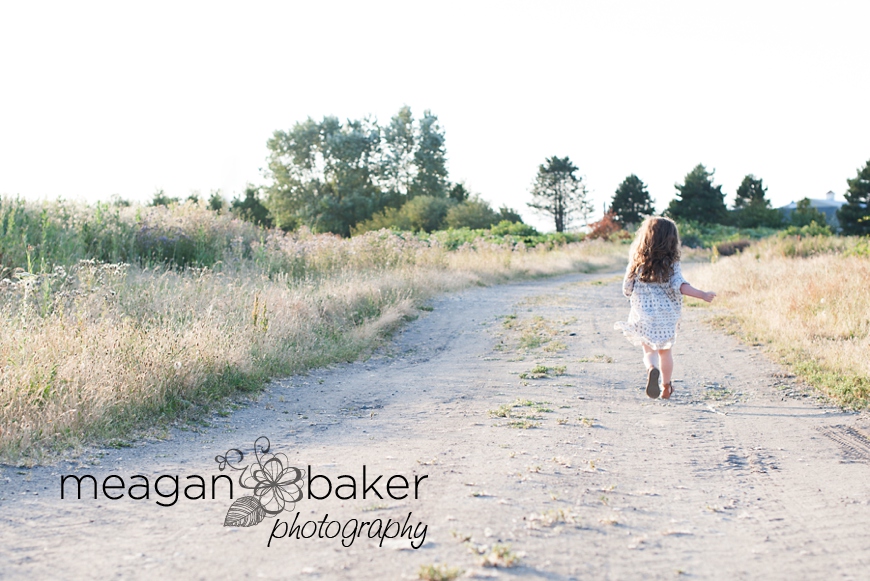 maternity photos, baby belly, pregnant photos, photos with baby belly and sister, vancouver family photographer,_0015
