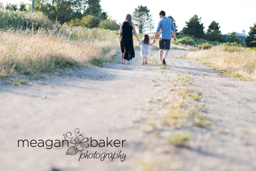 maternity photos, baby belly, pregnant photos, photos with baby belly and sister, vancouver family photographer,_0016
