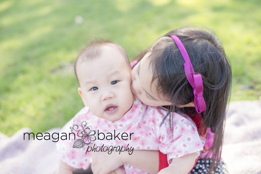 south surrey family photographer, candid family photography, vancouver family portraits, spring family photos, summer family photos, vancouver family photographer_0007