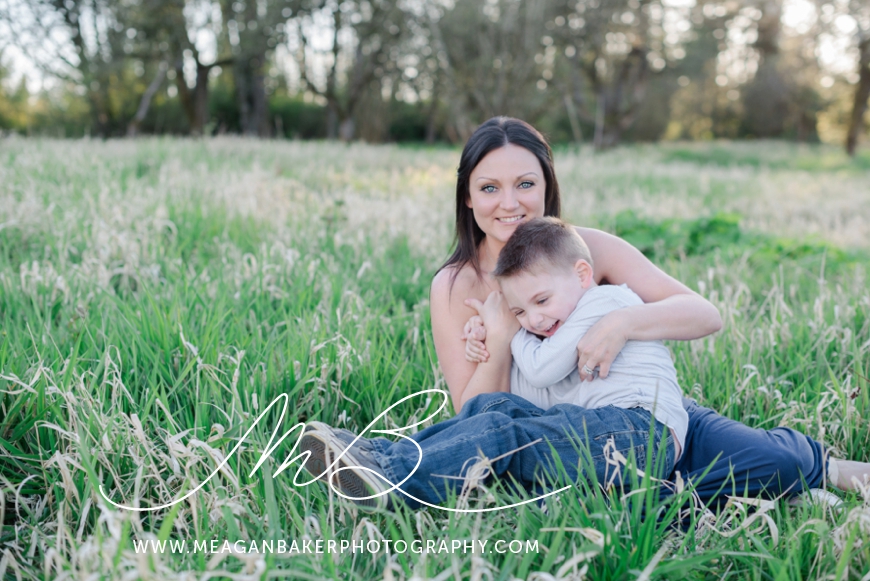 vancouver family photographer, family photos, best family photographer, langley family photos, grassy fields, campbell valley park_0010